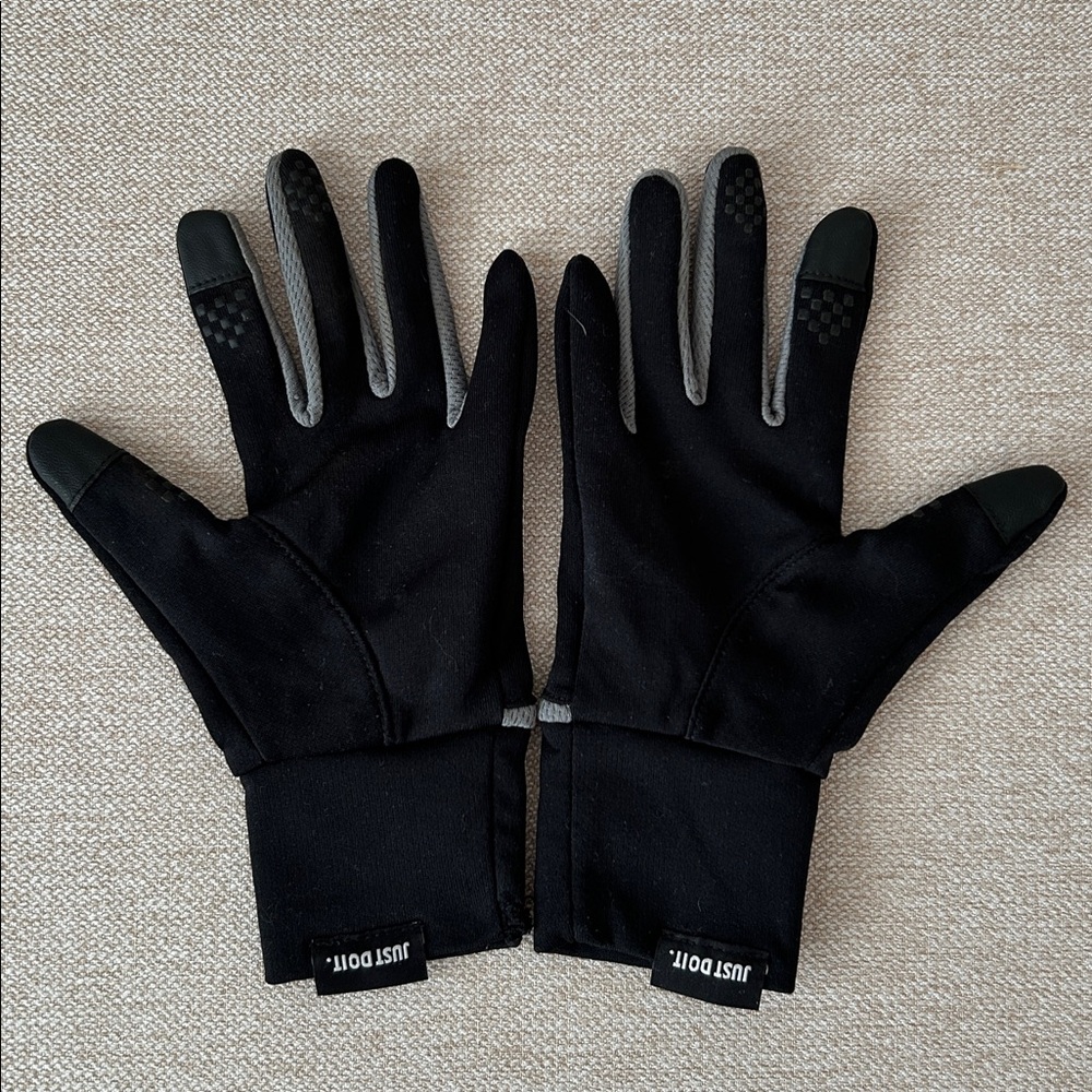 Nike Black and Gray Running  Gloves - Picture 3 of 6